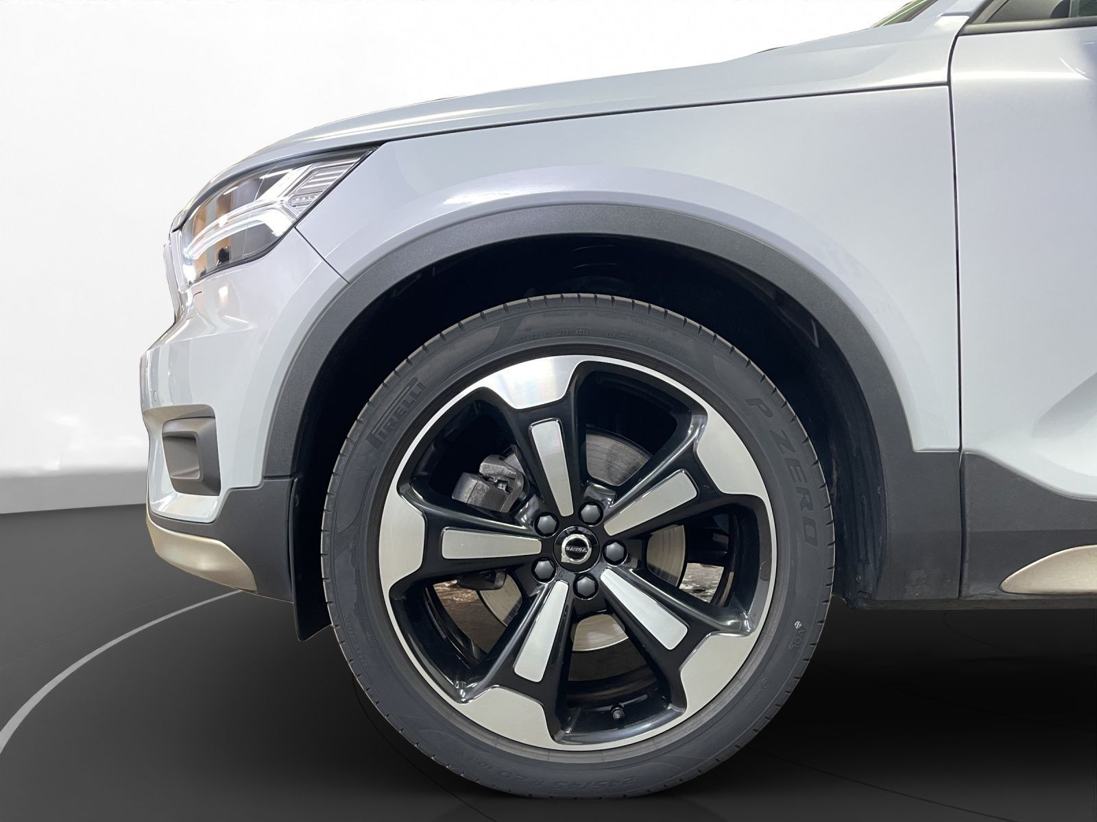 Volvo - XC40_11