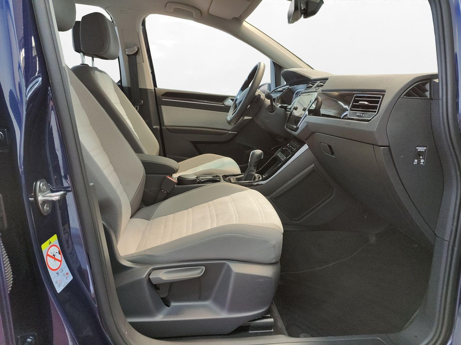 Volkswagen - Touran_10
