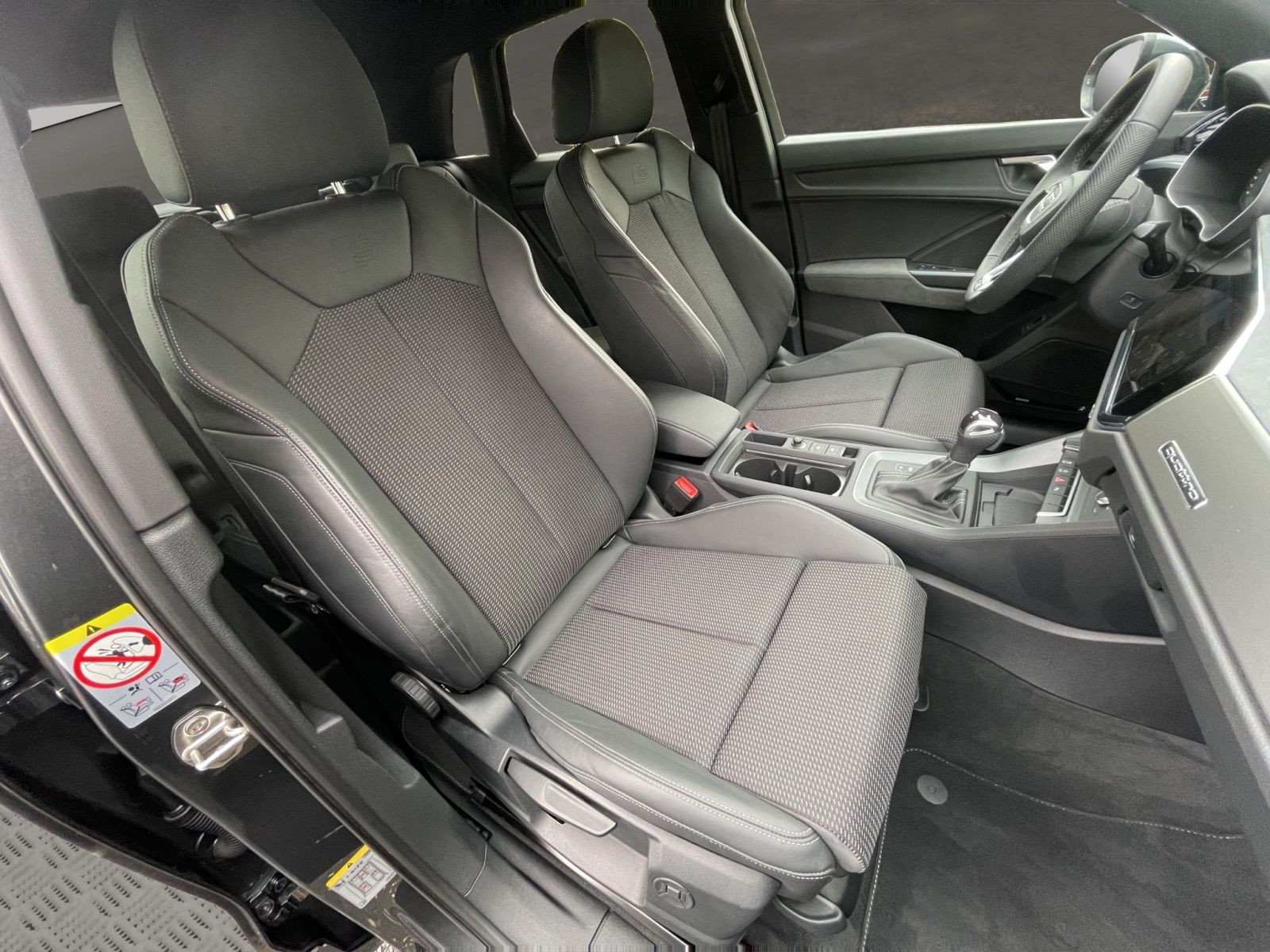 Audi - Q3_19 Audi - Q3_19