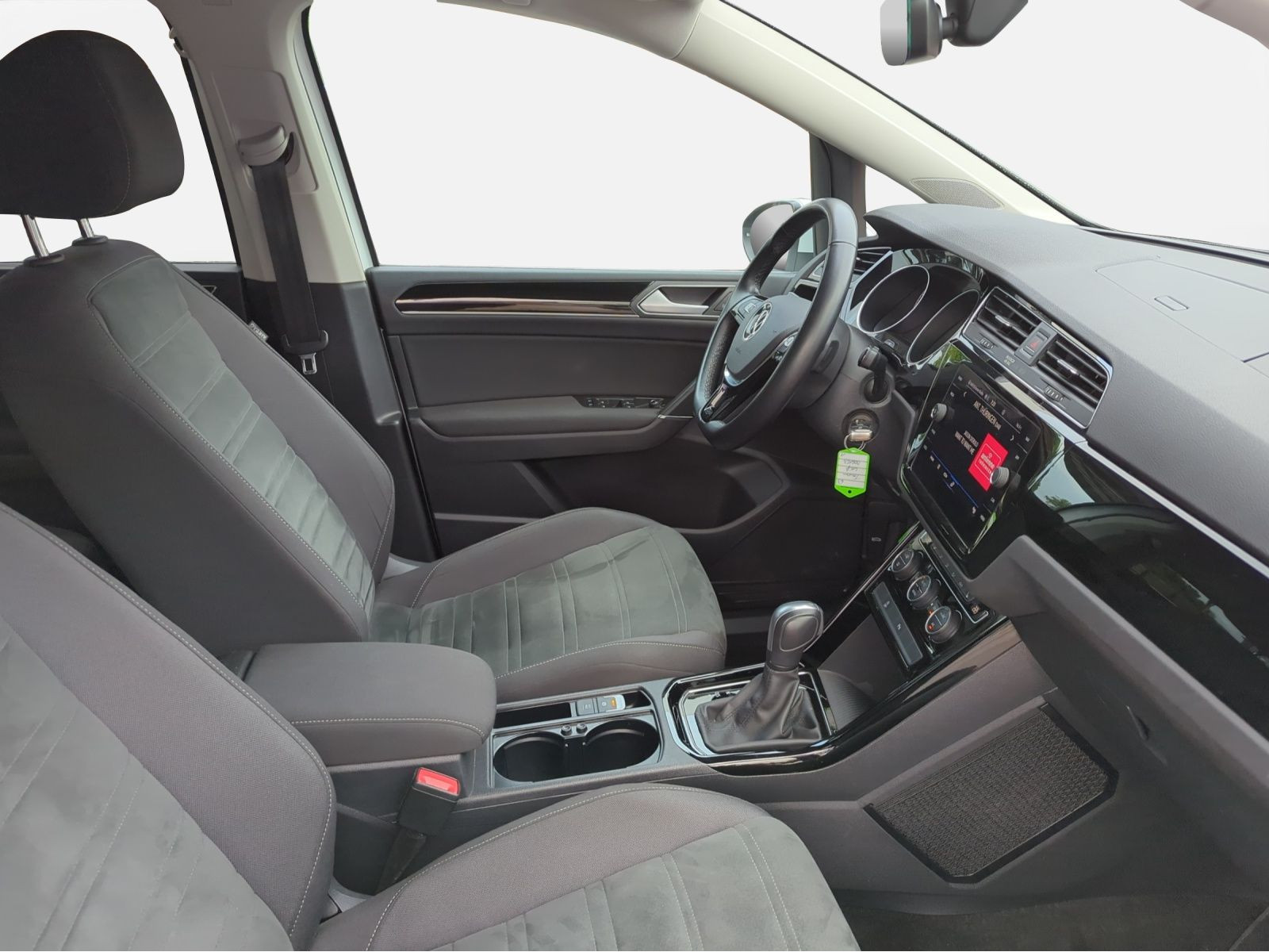 Volkswagen - Touran_11