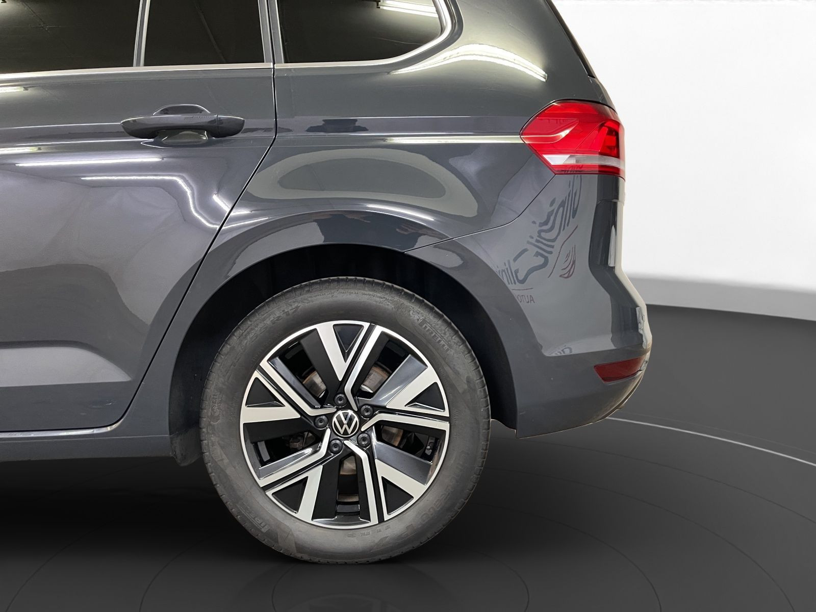 Volkswagen - Touran_12