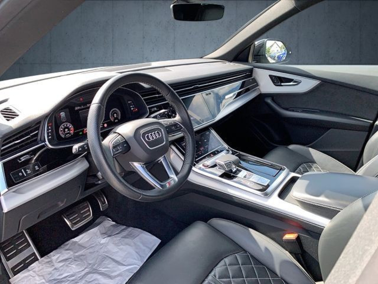 Audi - SQ8_12