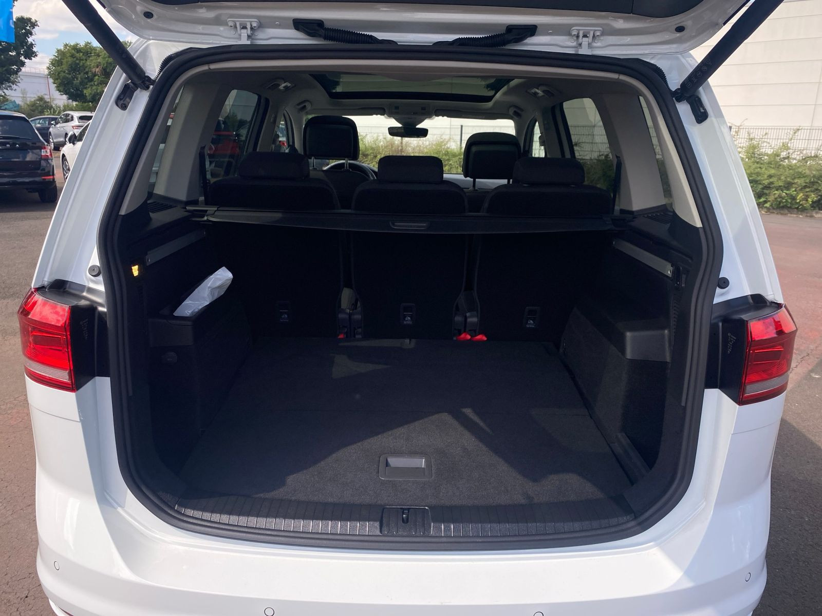 Volkswagen - Touran_17