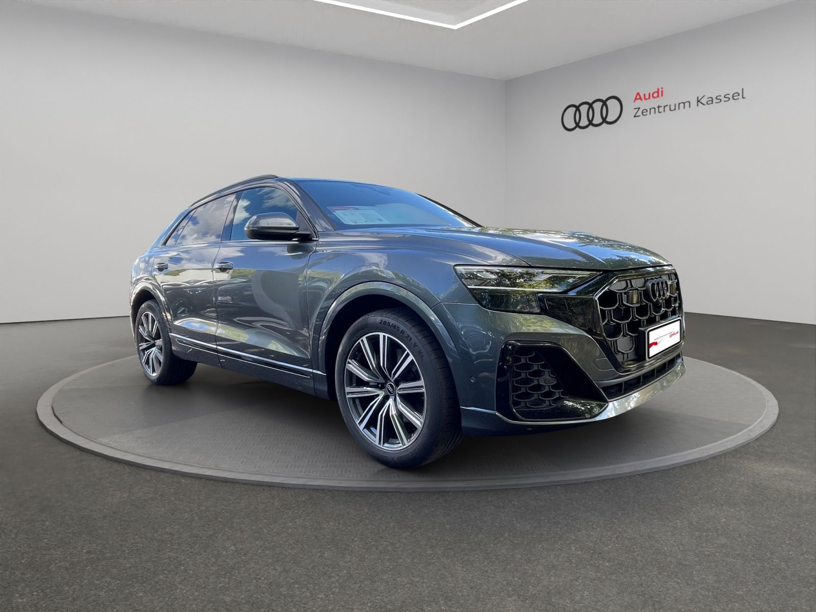Audi - Q8_9
