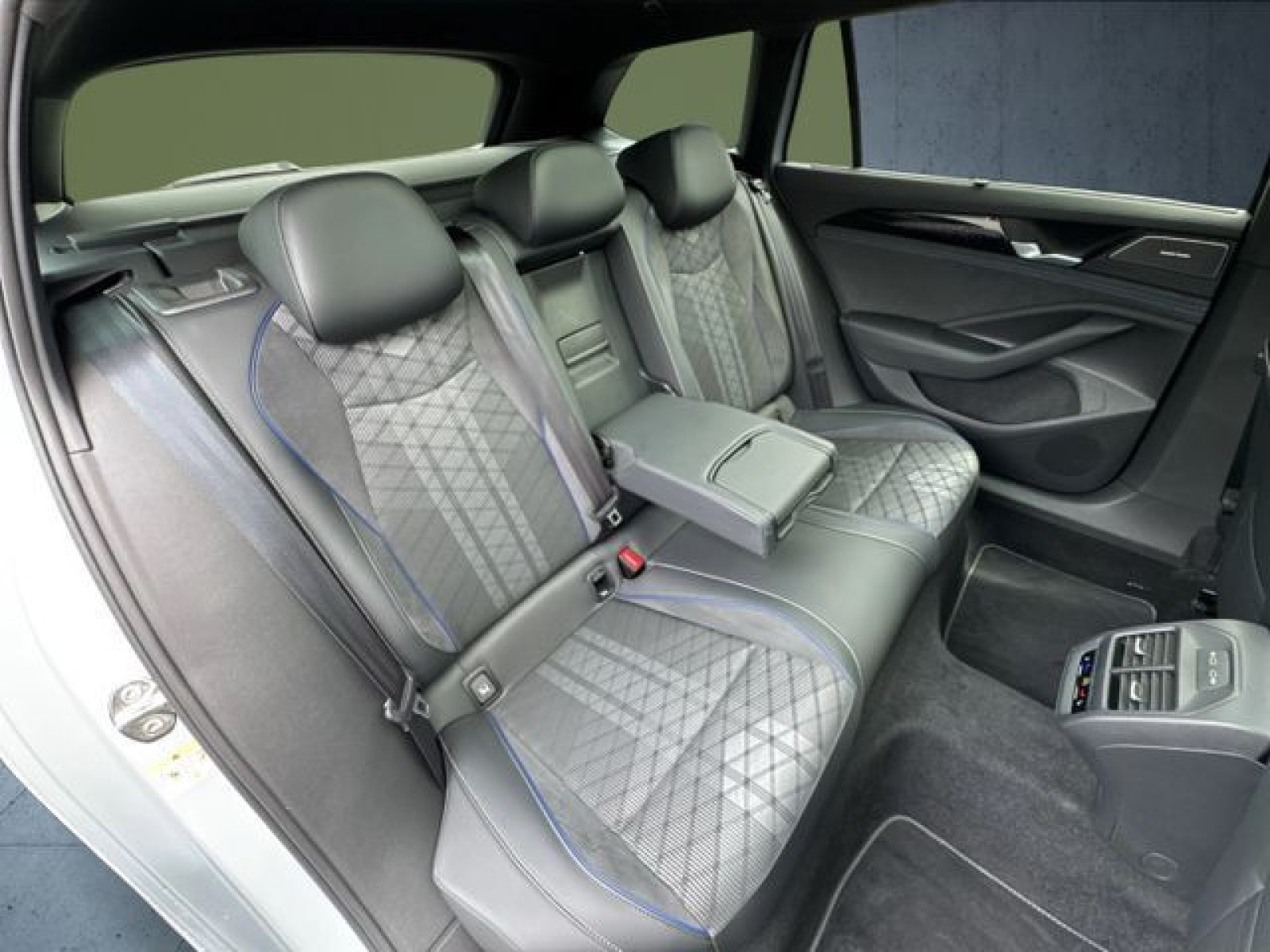 Volkswagen - Passat_21