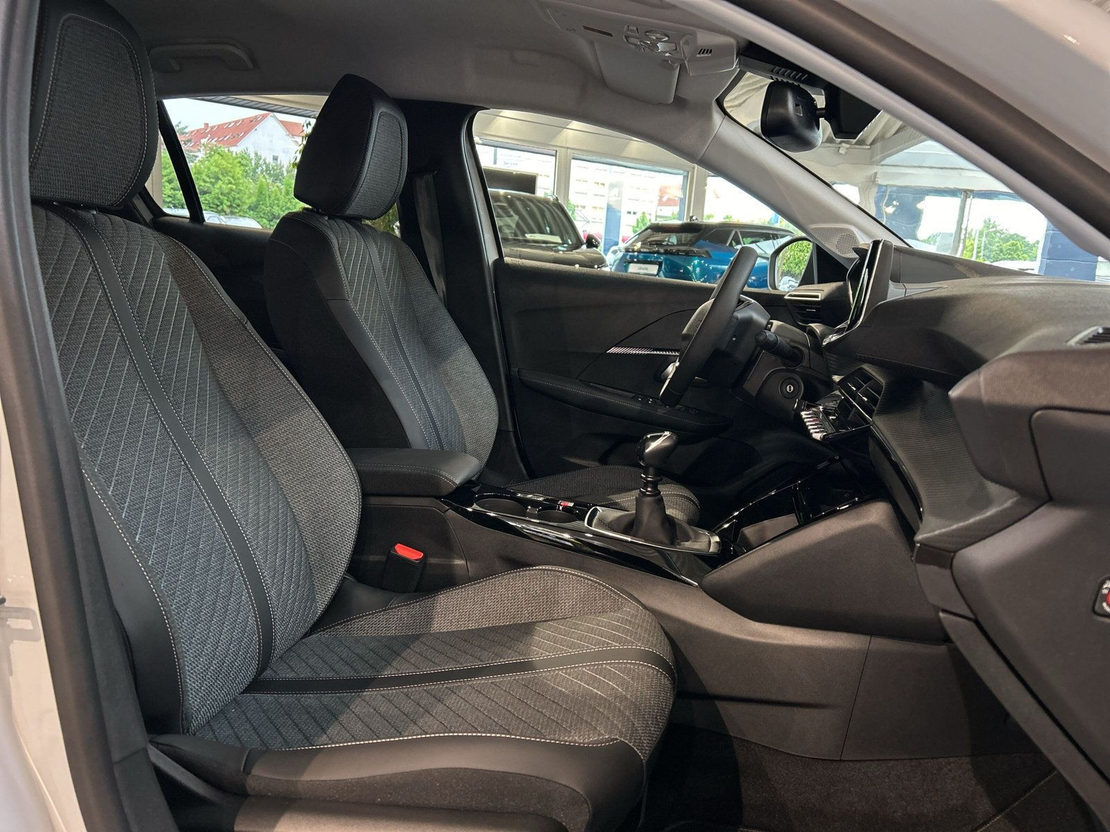 Peugeot - 208_8