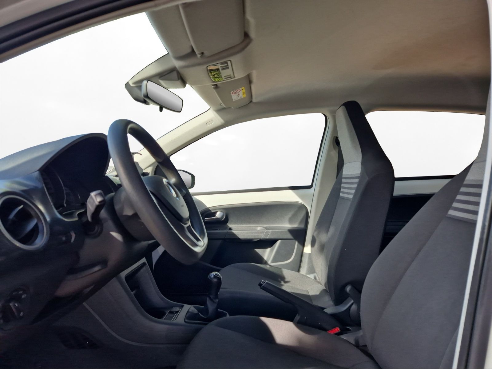 Volkswagen - up!_4