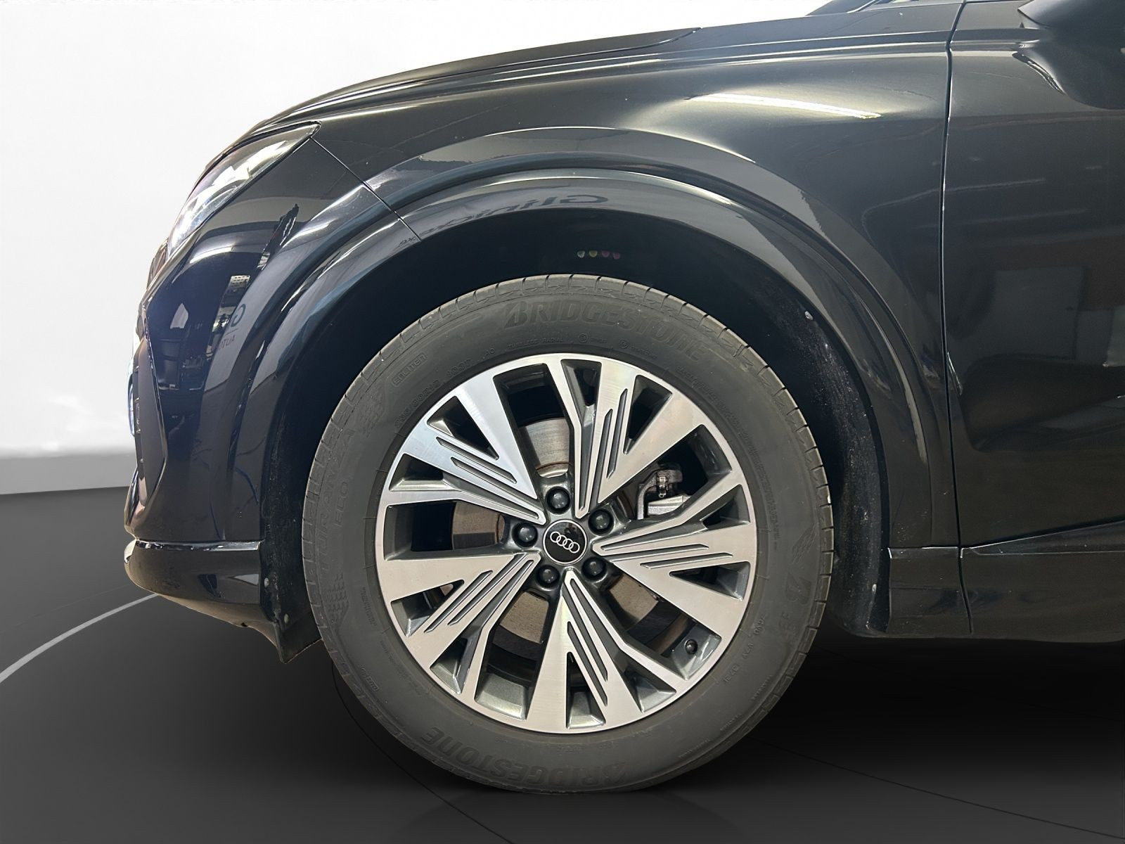 Audi - Q4 e-tron_13
