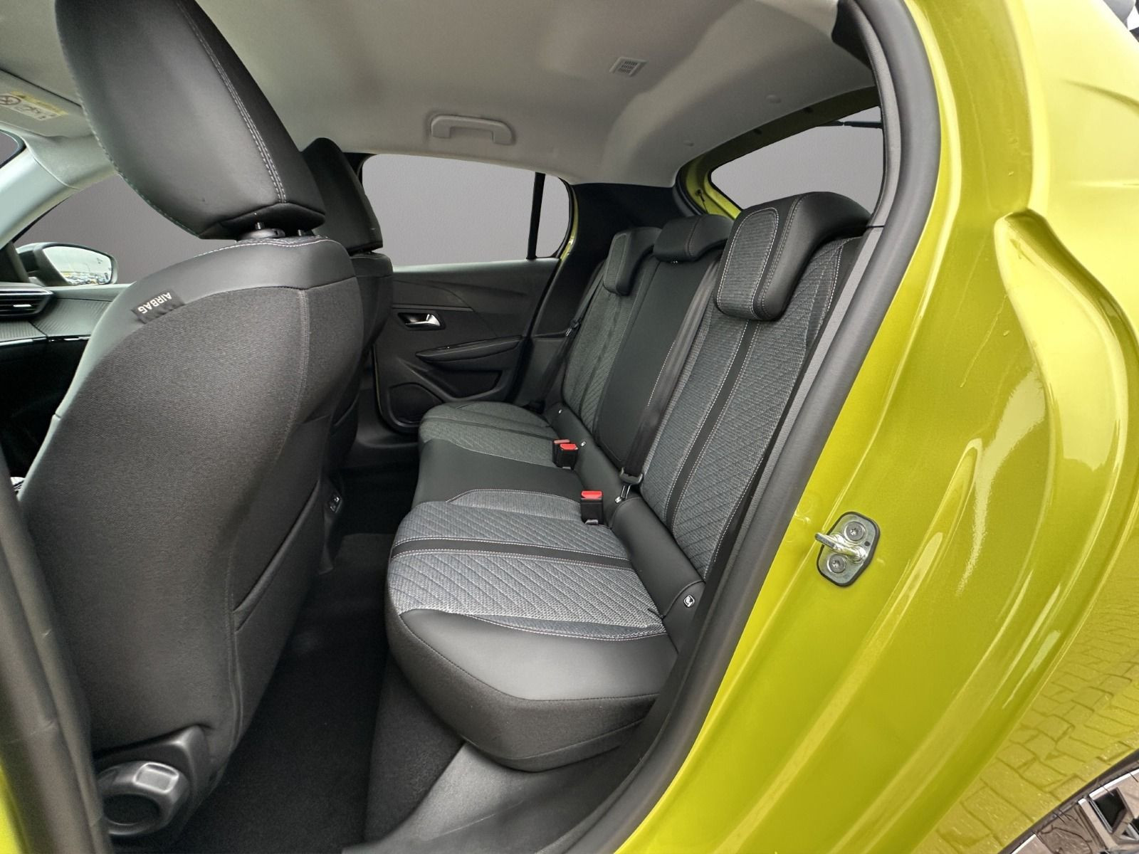 Peugeot - 208_12