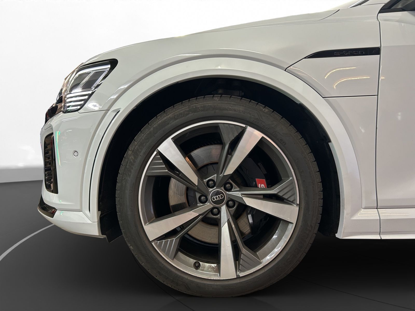 Audi - SQ8 Sportback e-tron_13