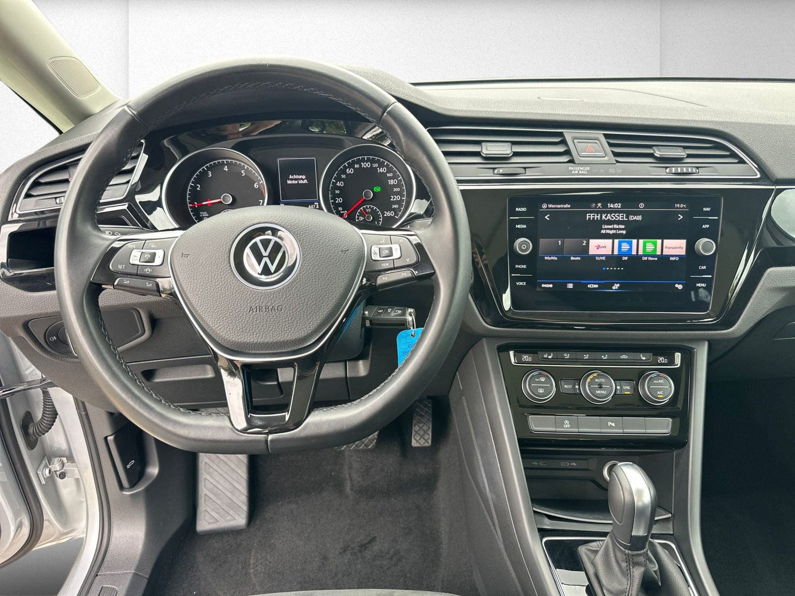 Volkswagen - Touran_13