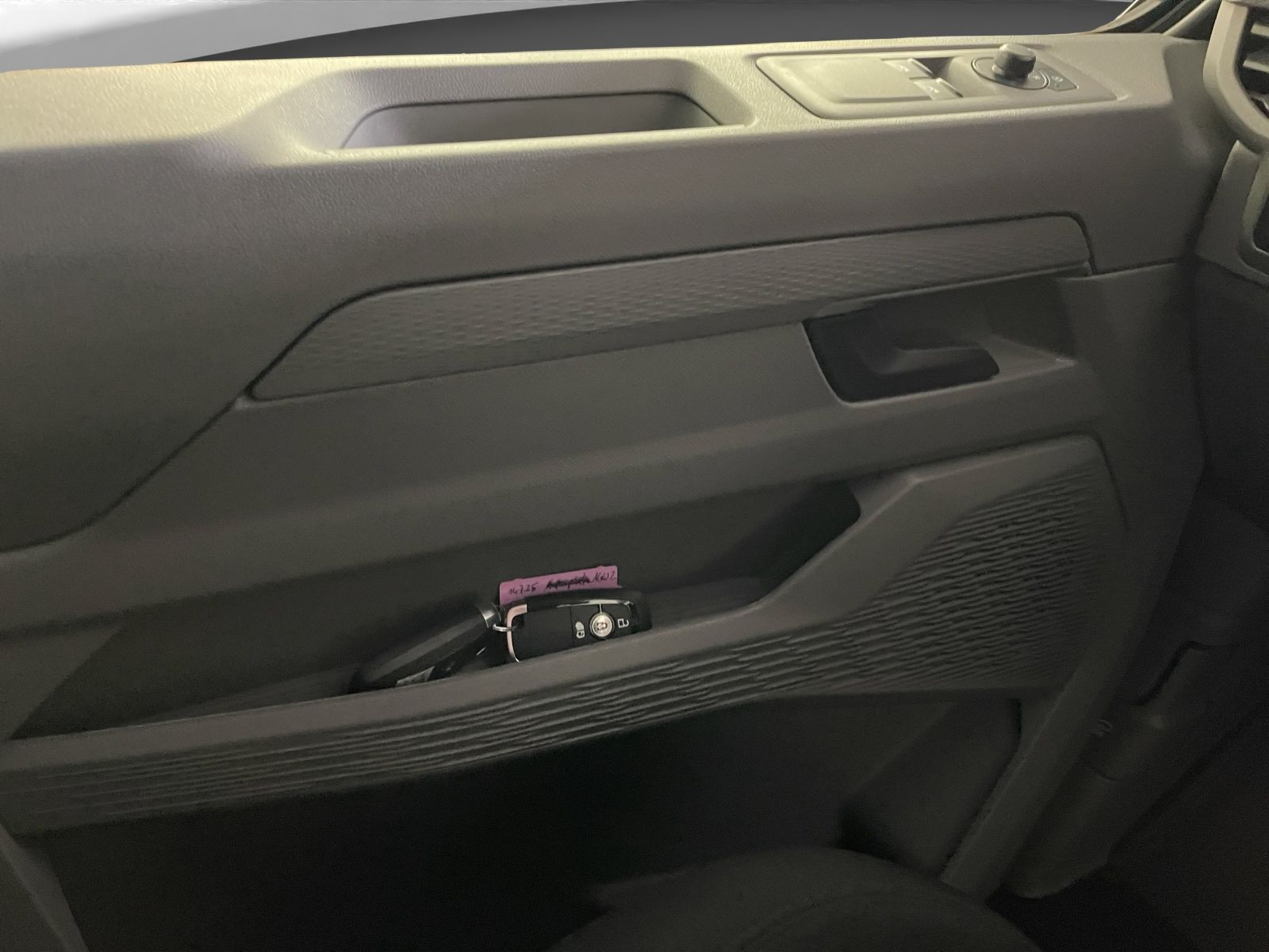 Volkswagen - Transporter Kombi_17