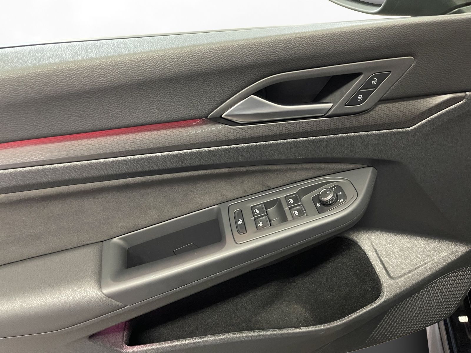 Volkswagen - Golf GTI_12