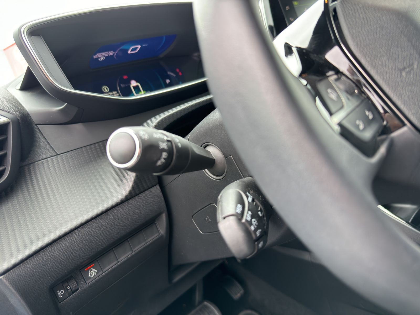 Peugeot - 208_18