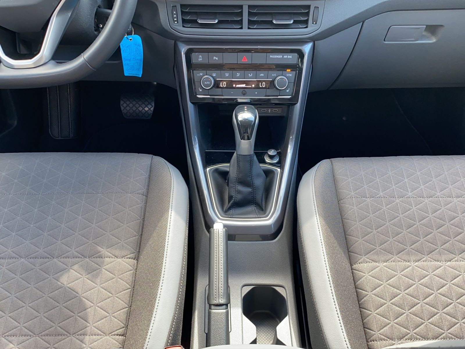 Volkswagen - T-Cross_17