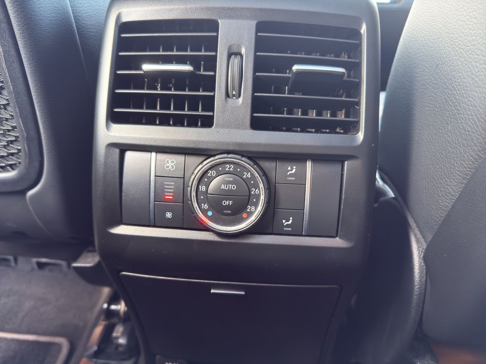 Mercedes-Benz - GLS 400_14