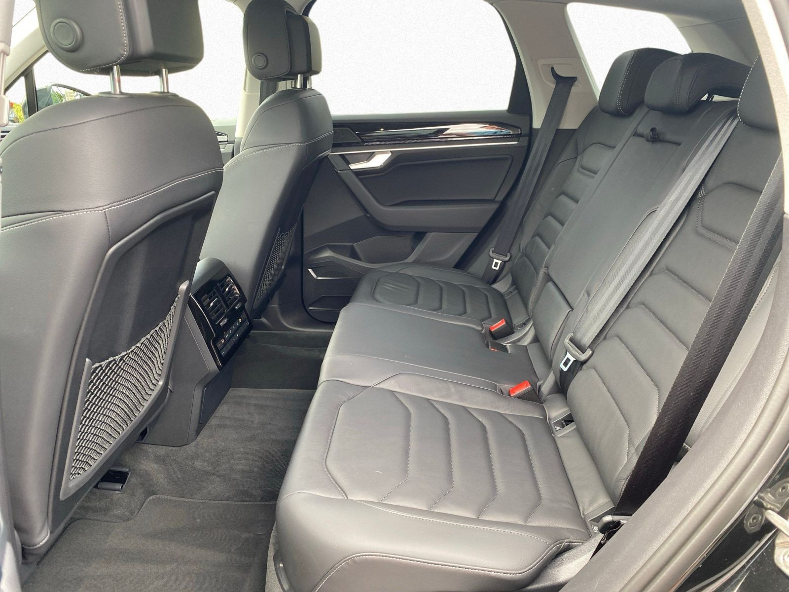 Volkswagen - Touareg_14