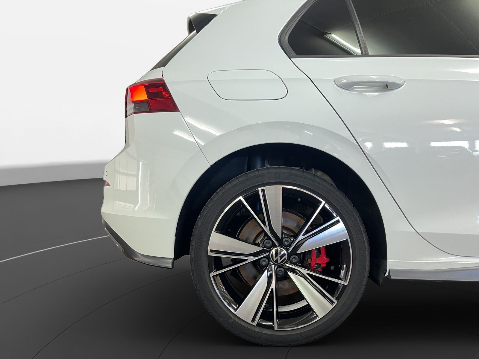 Volkswagen - Golf_16