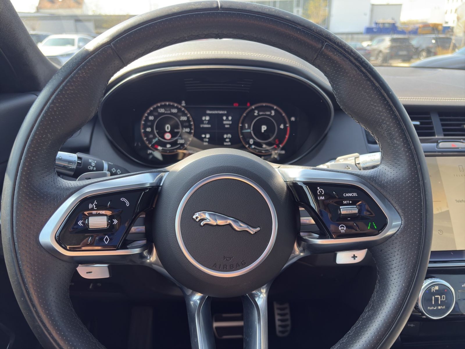 Jaguar - E-Pace_13
