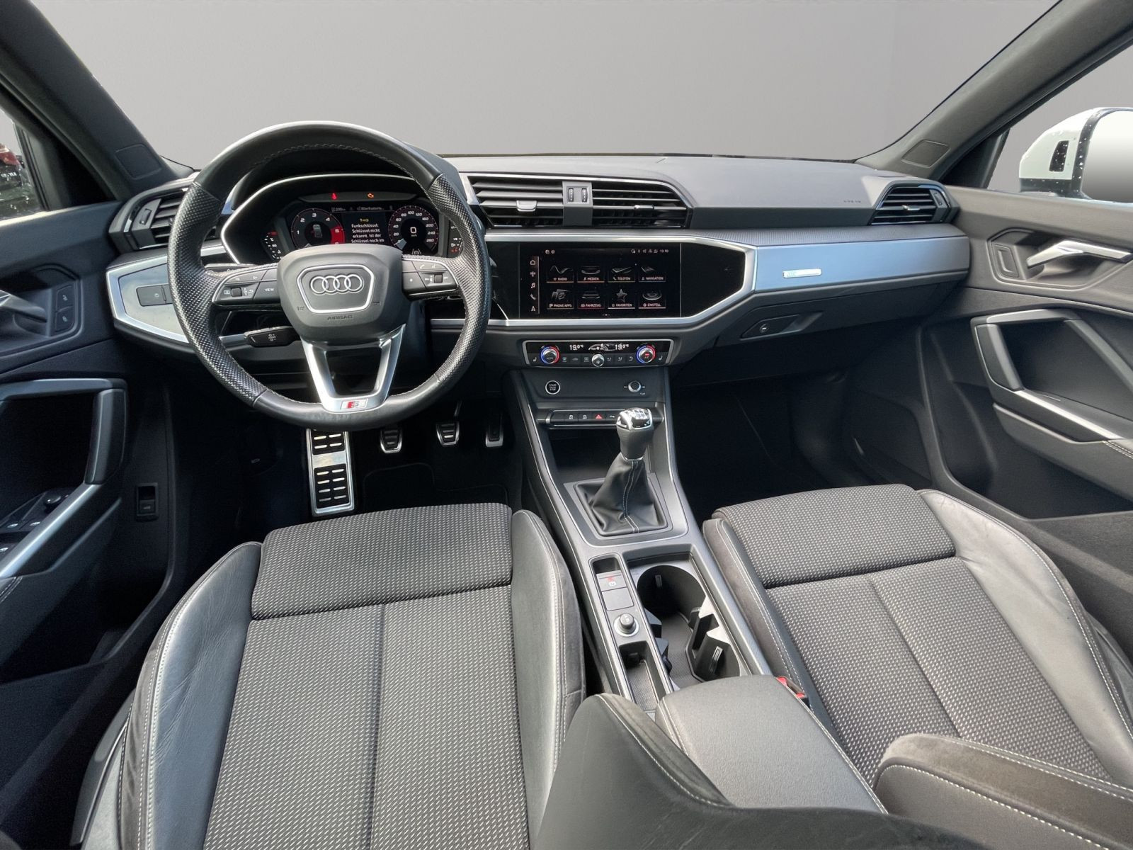 Audi - Q3_17