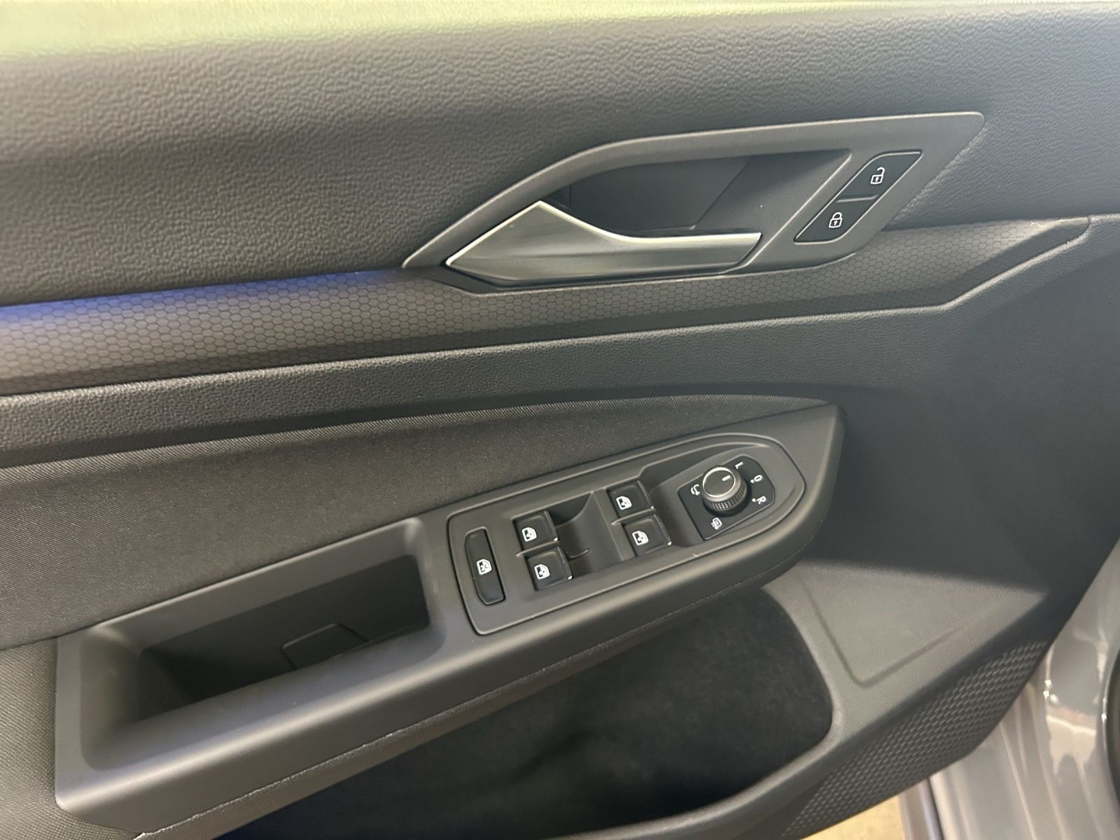 Volkswagen - Golf GTI_10