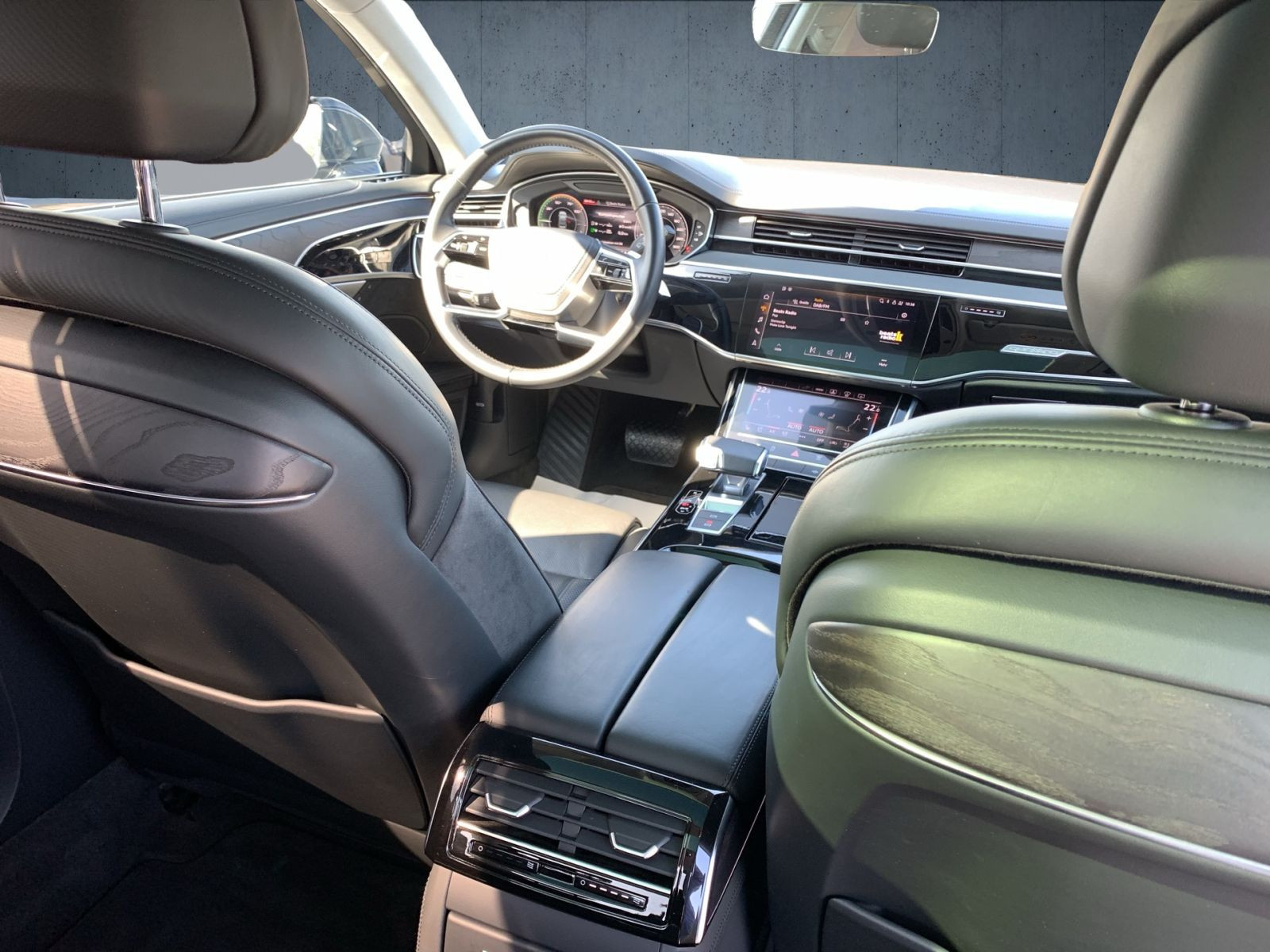 Audi - A8_21
