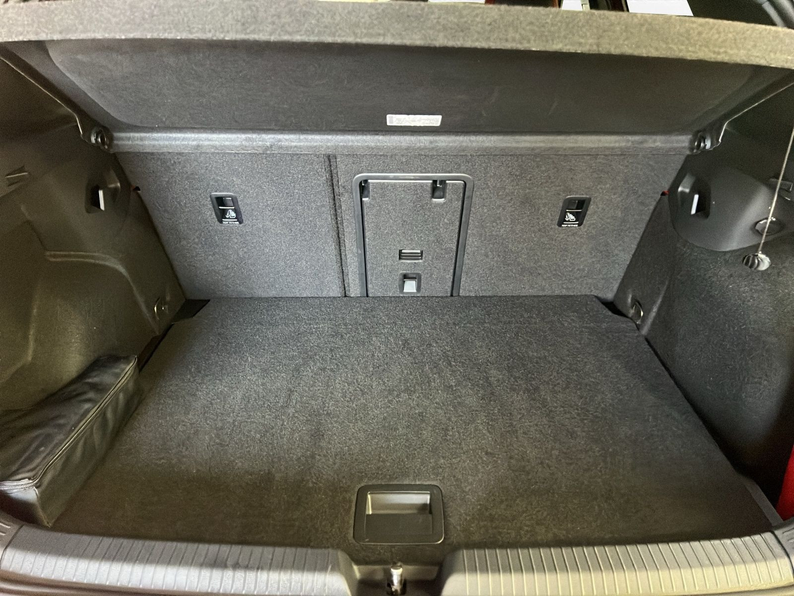 Volkswagen - Golf GTI_24