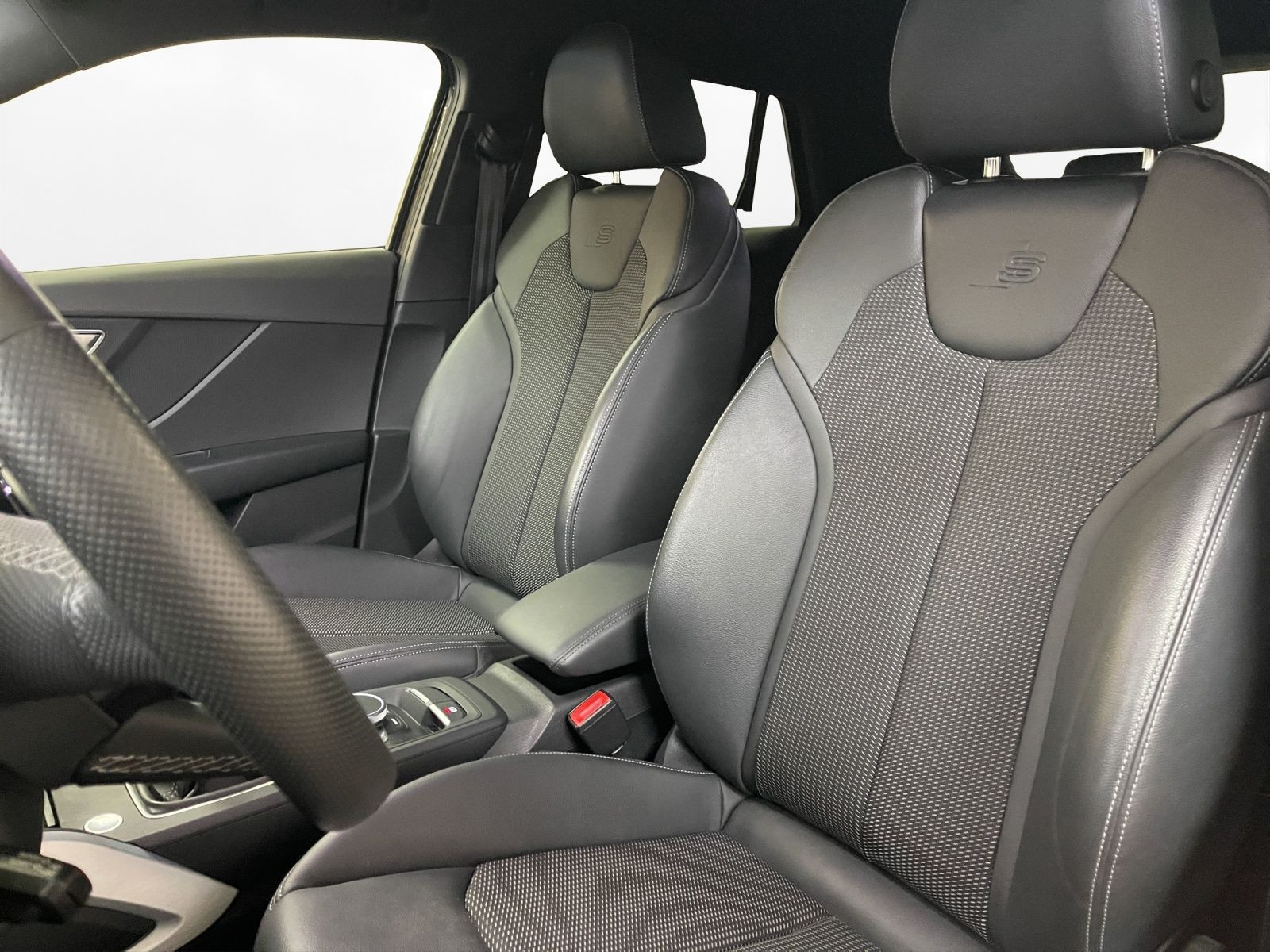 Audi - Q2_15