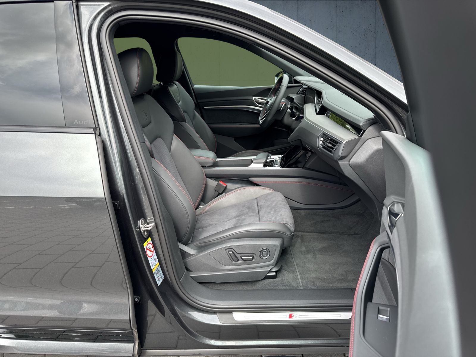 Audi - Q8 e-tron_17