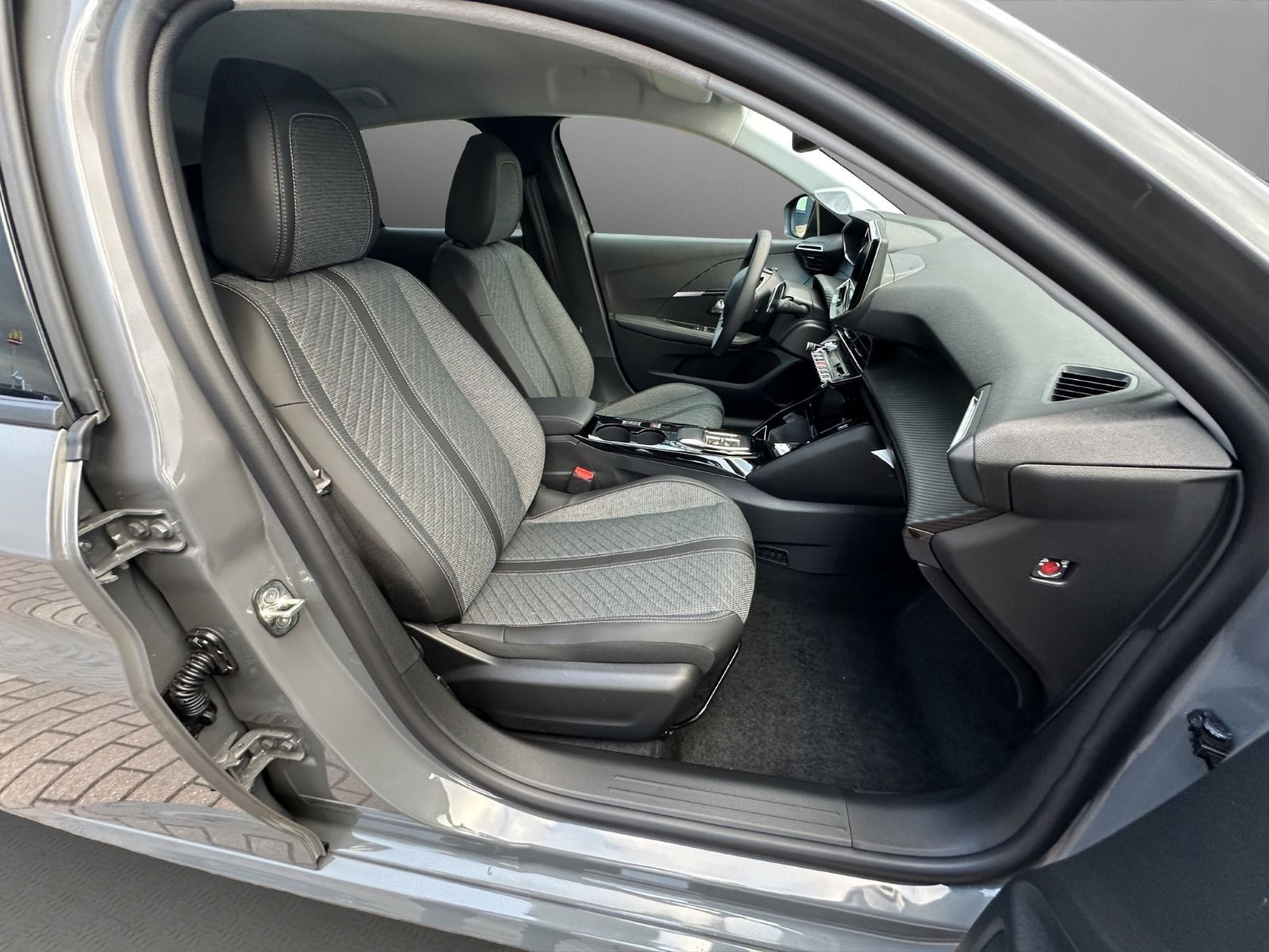 Peugeot - 208_16