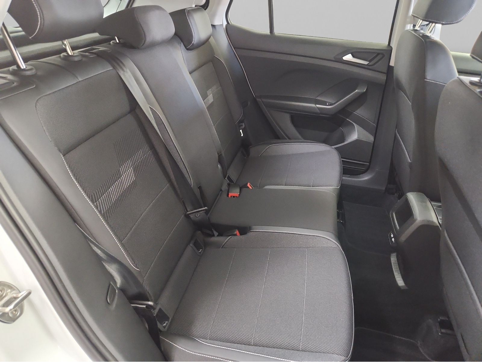 Volkswagen - T-Cross_17