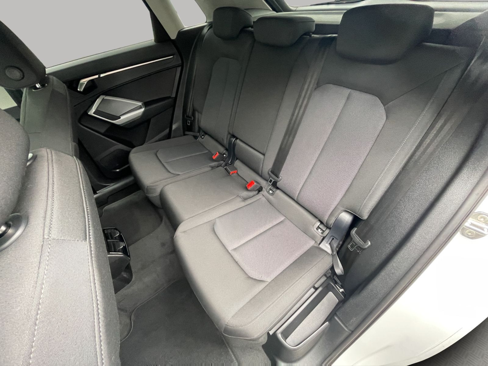 Audi - Q3_18