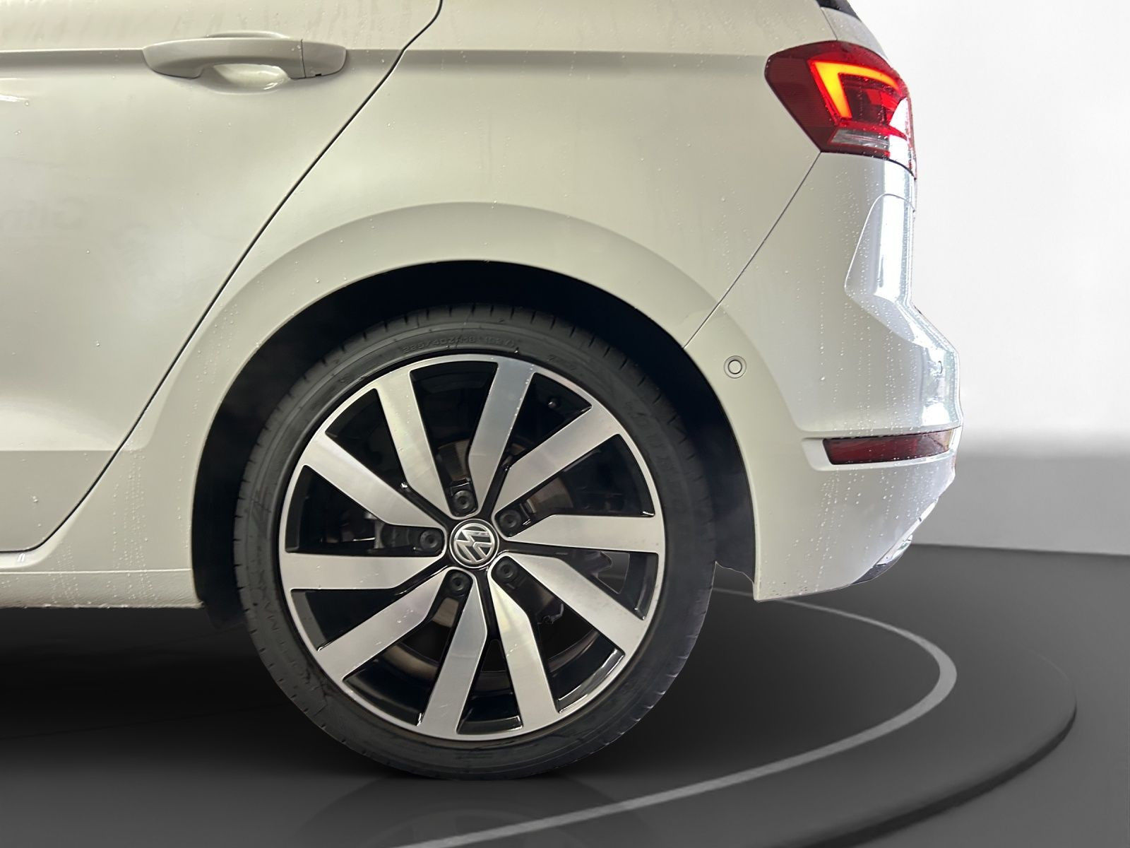 Volkswagen - Golf Sportsvan_14