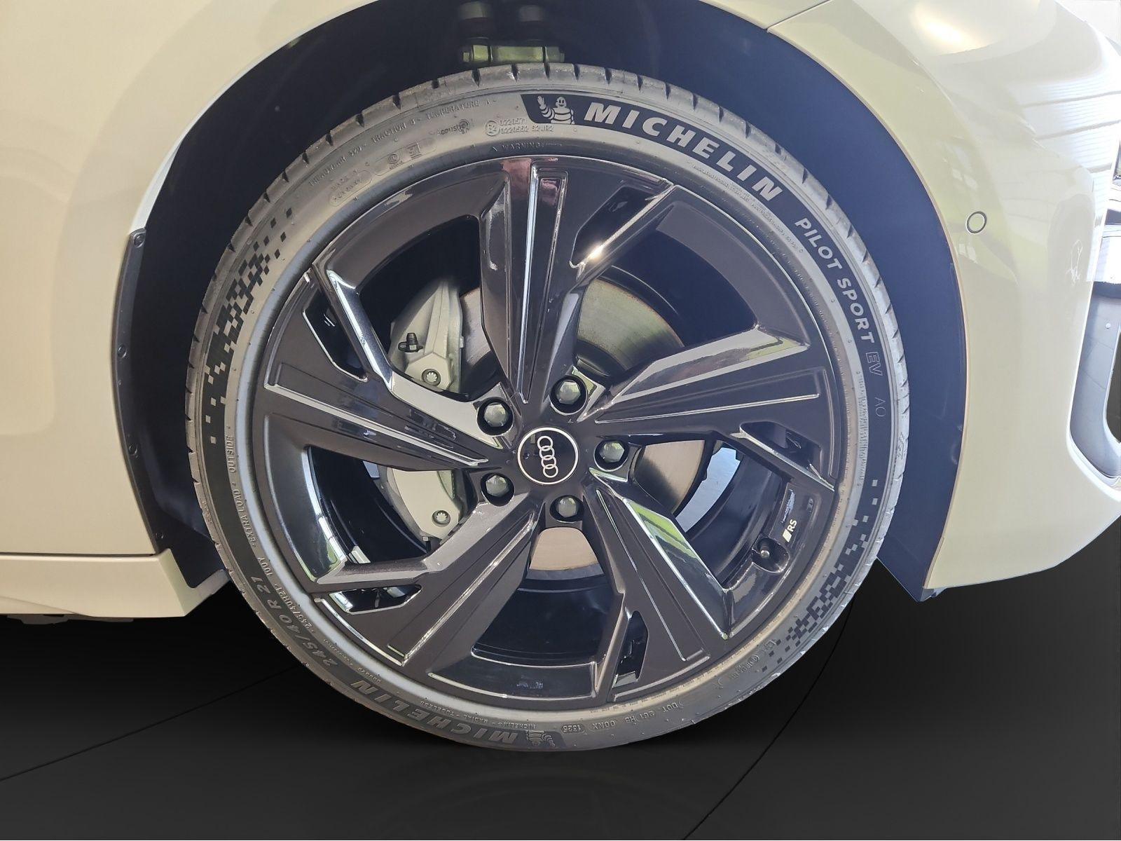 Audi - A6 Sportback e-tron_11