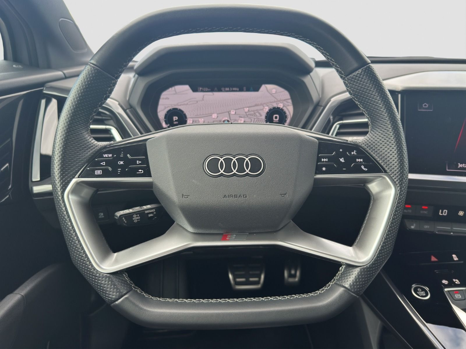 Audi - Q4_9