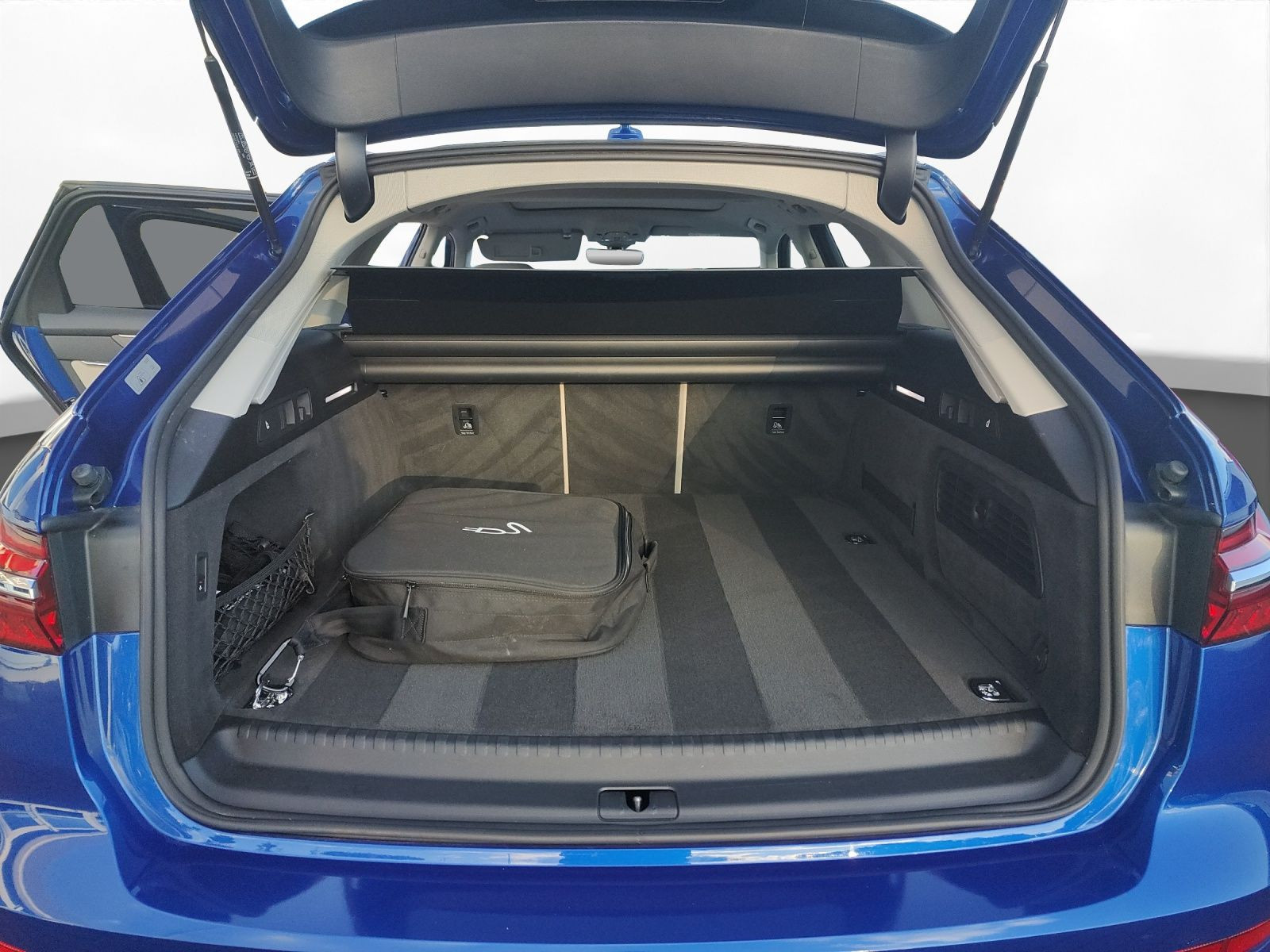 Audi - A6 Avant_12