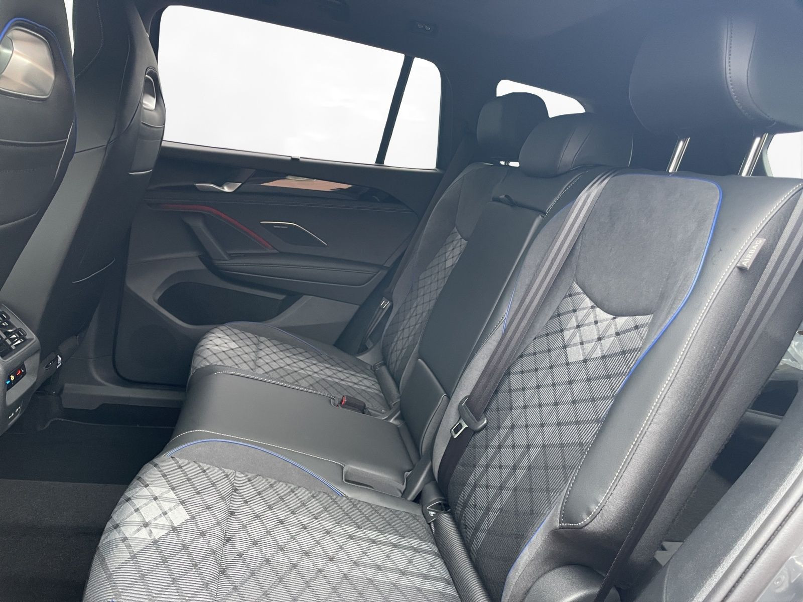 Volkswagen - Tayron_11