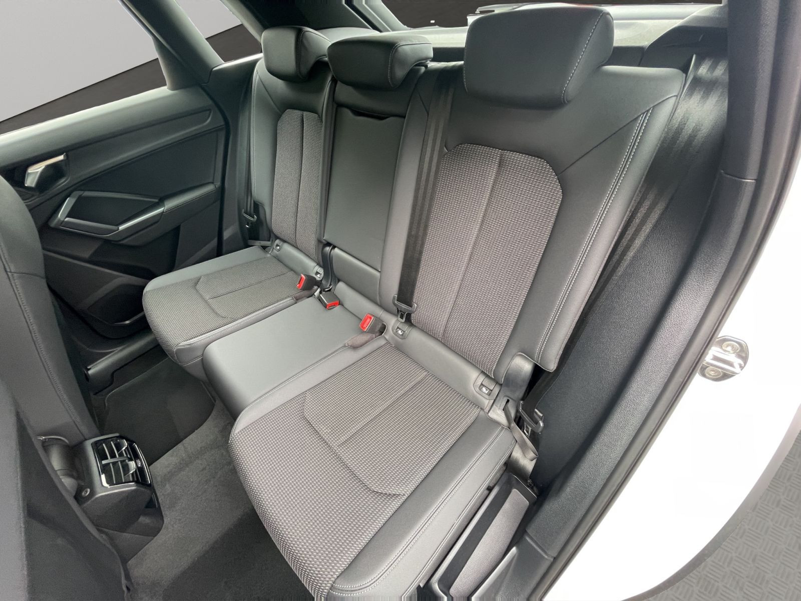 Audi - Q3_18