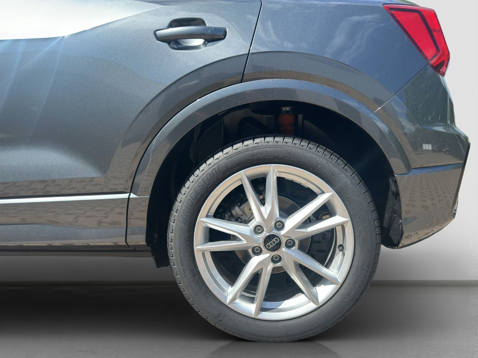 Audi - Q2_25