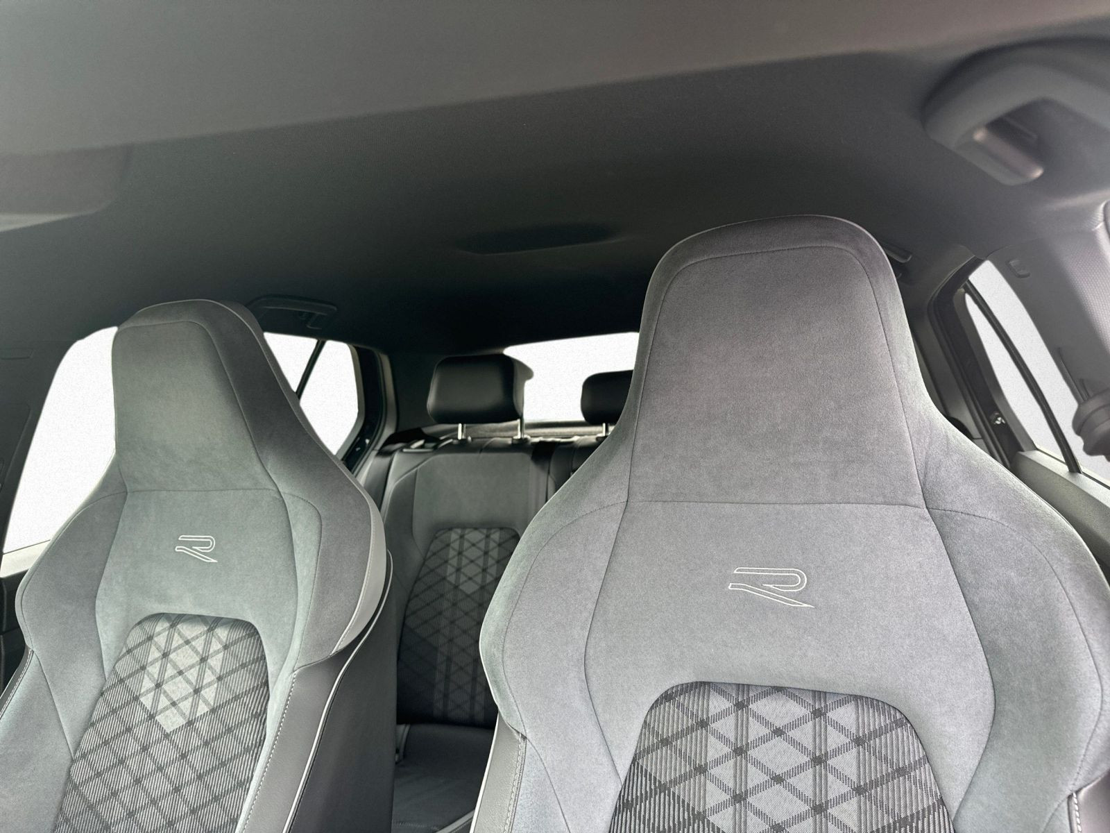Volkswagen - Golf_11
