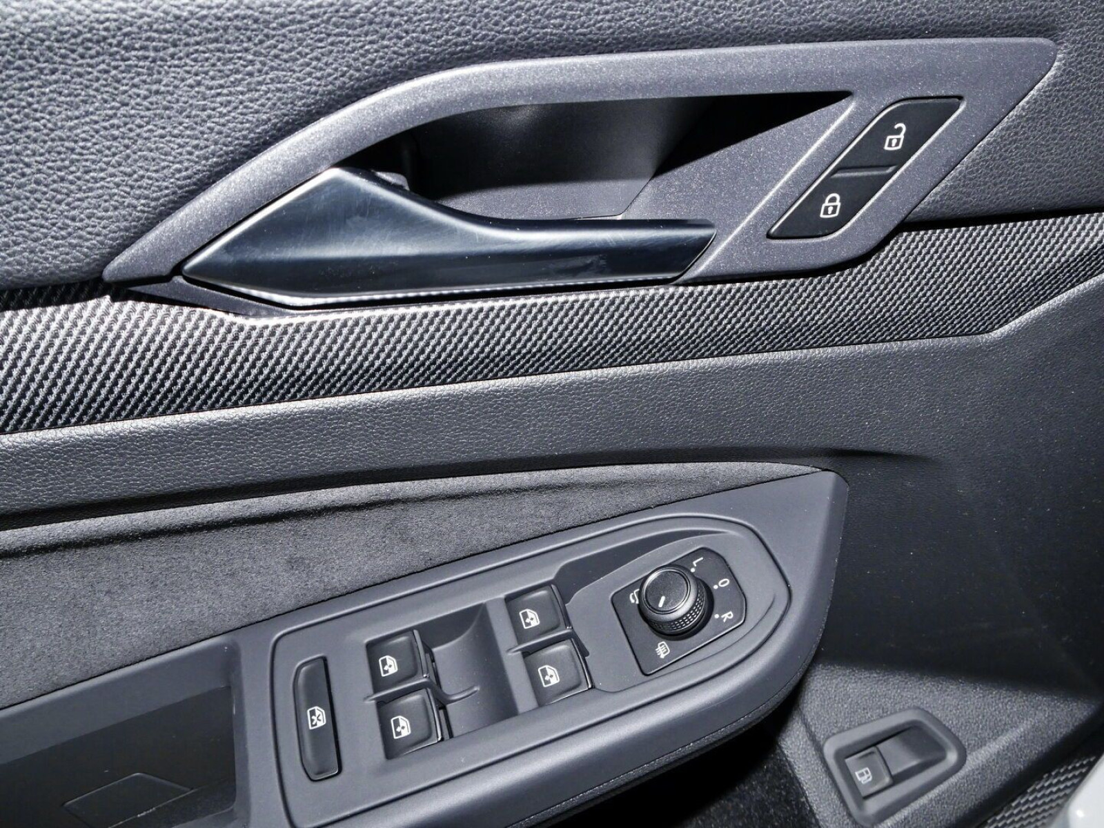 Volkswagen - Golf_12