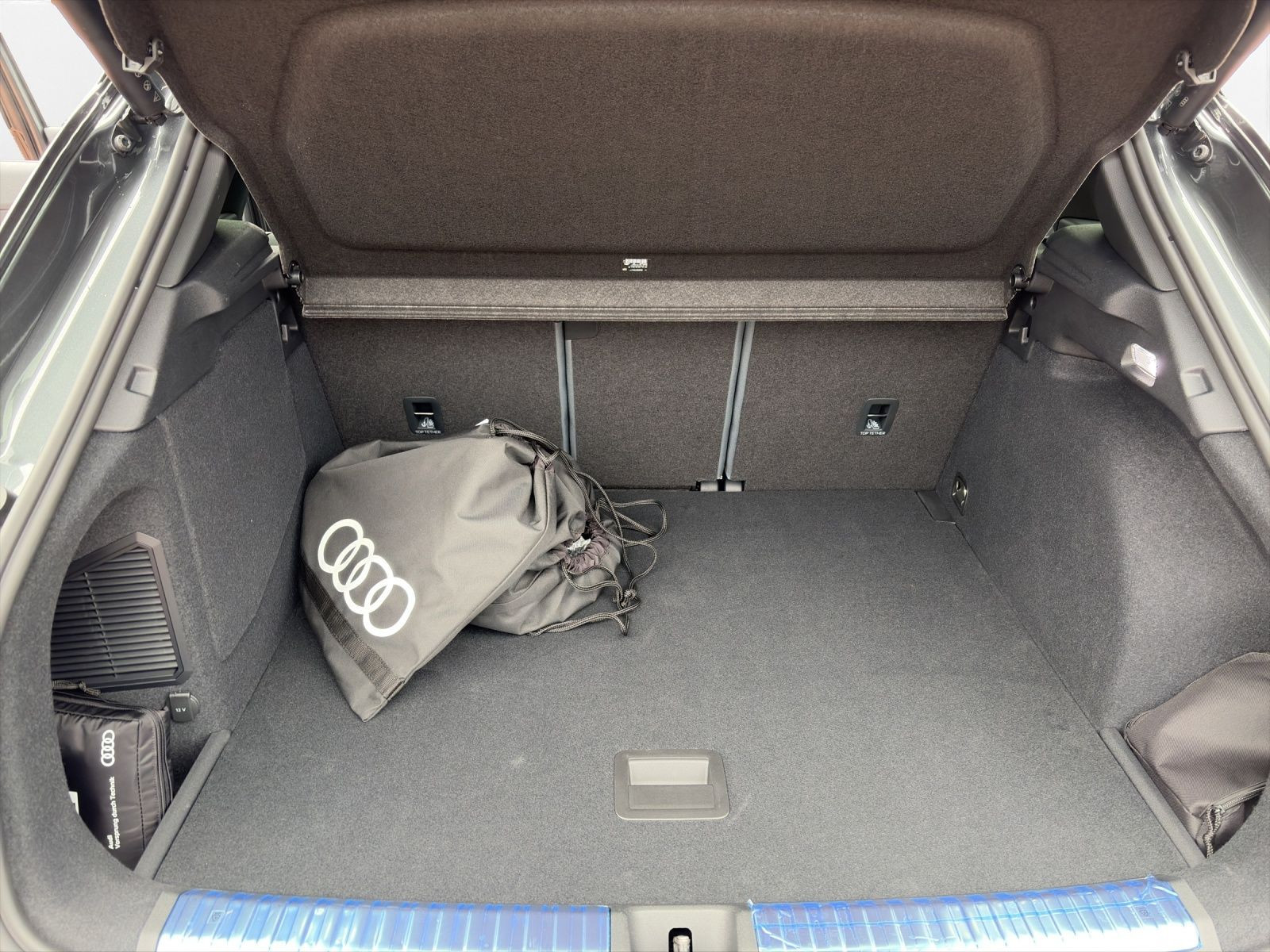 Audi - Q3_12 Audi - Q3_12