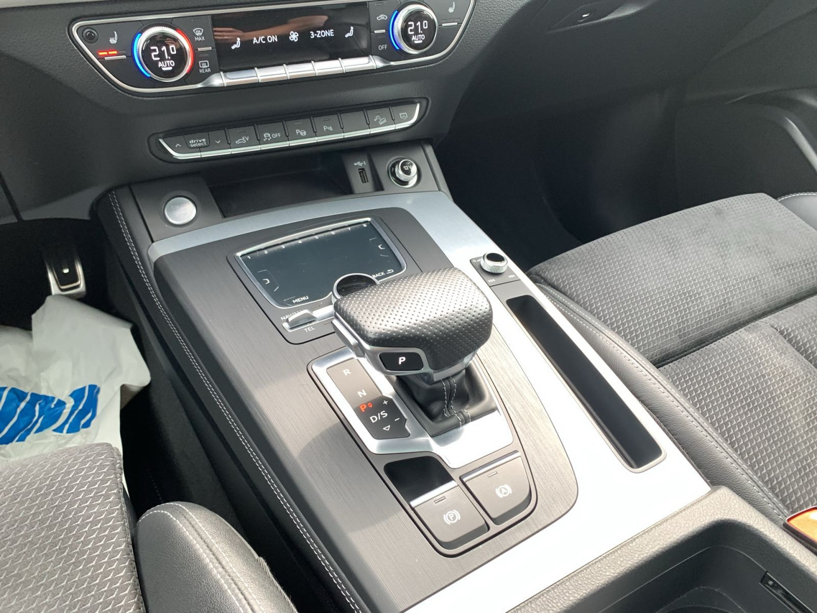 Audi - Q5_26