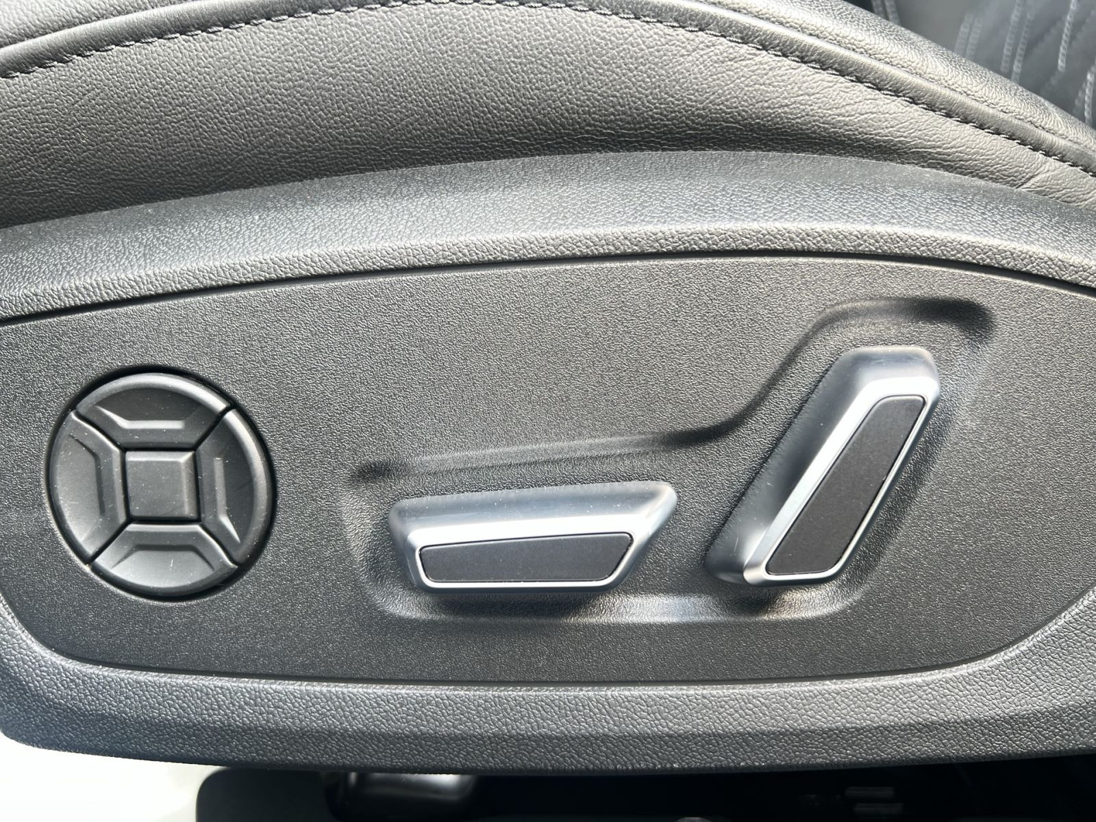 Audi - S6_28
