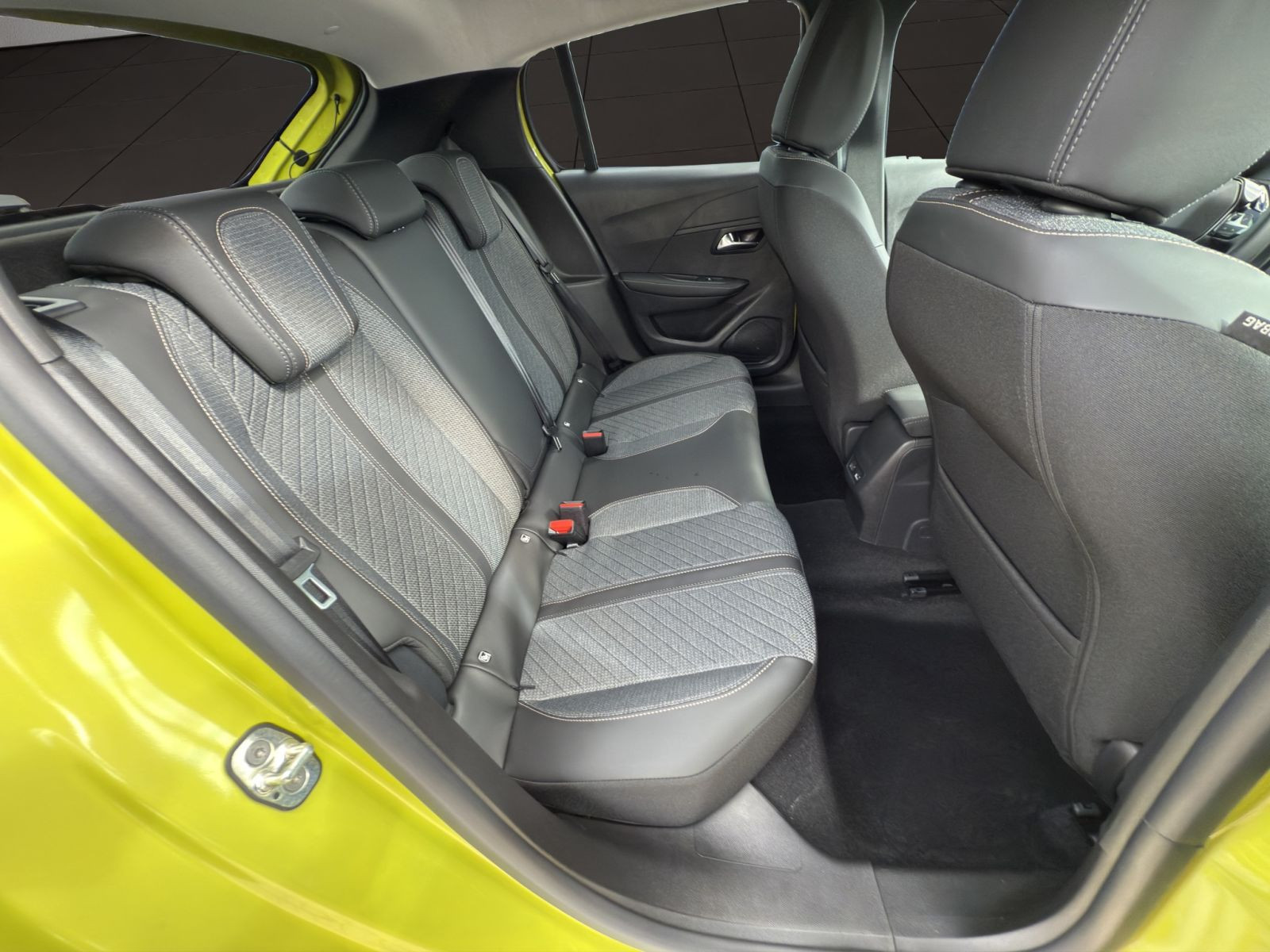Peugeot - 208_17