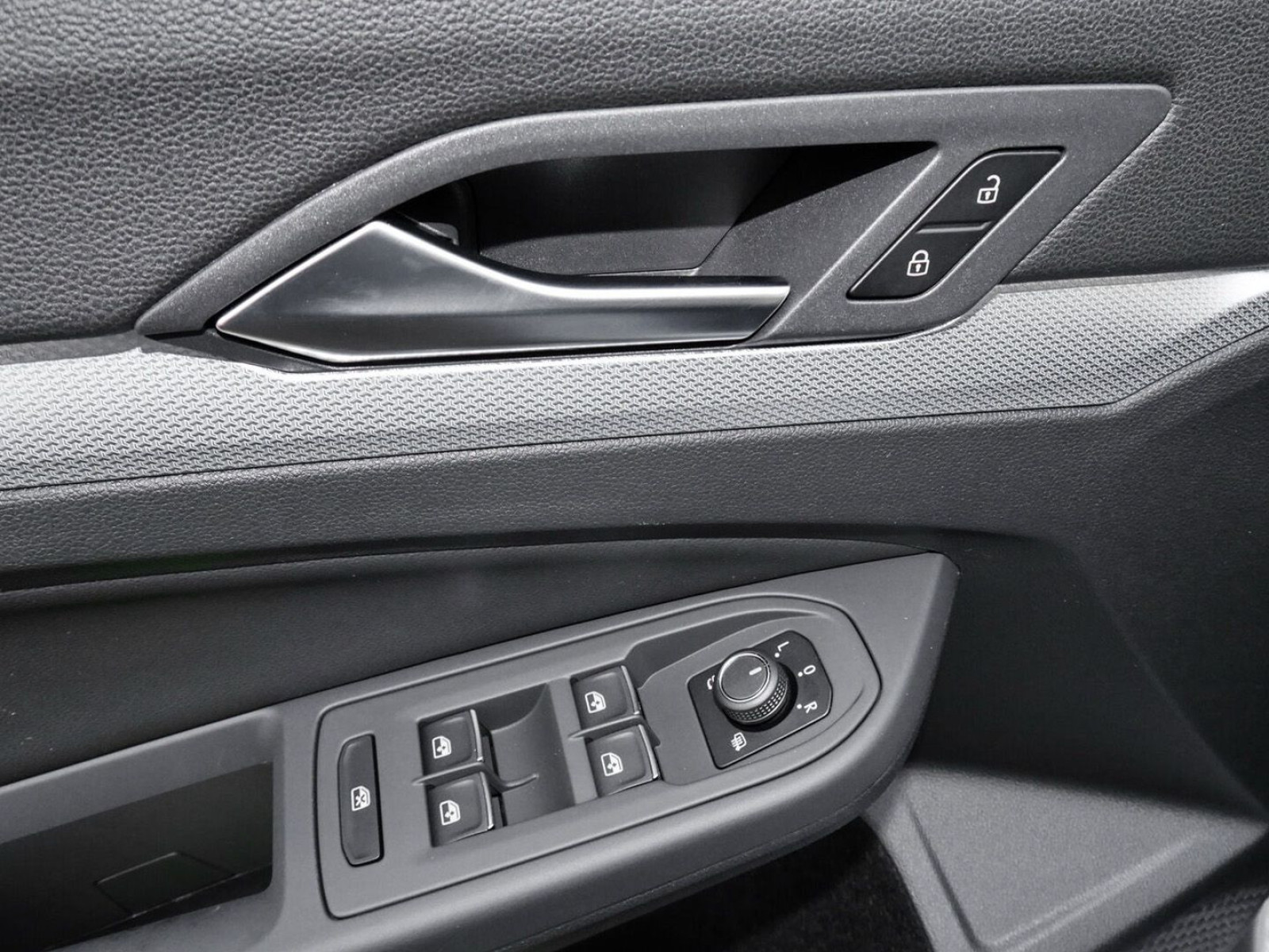 Volkswagen - Golf_10