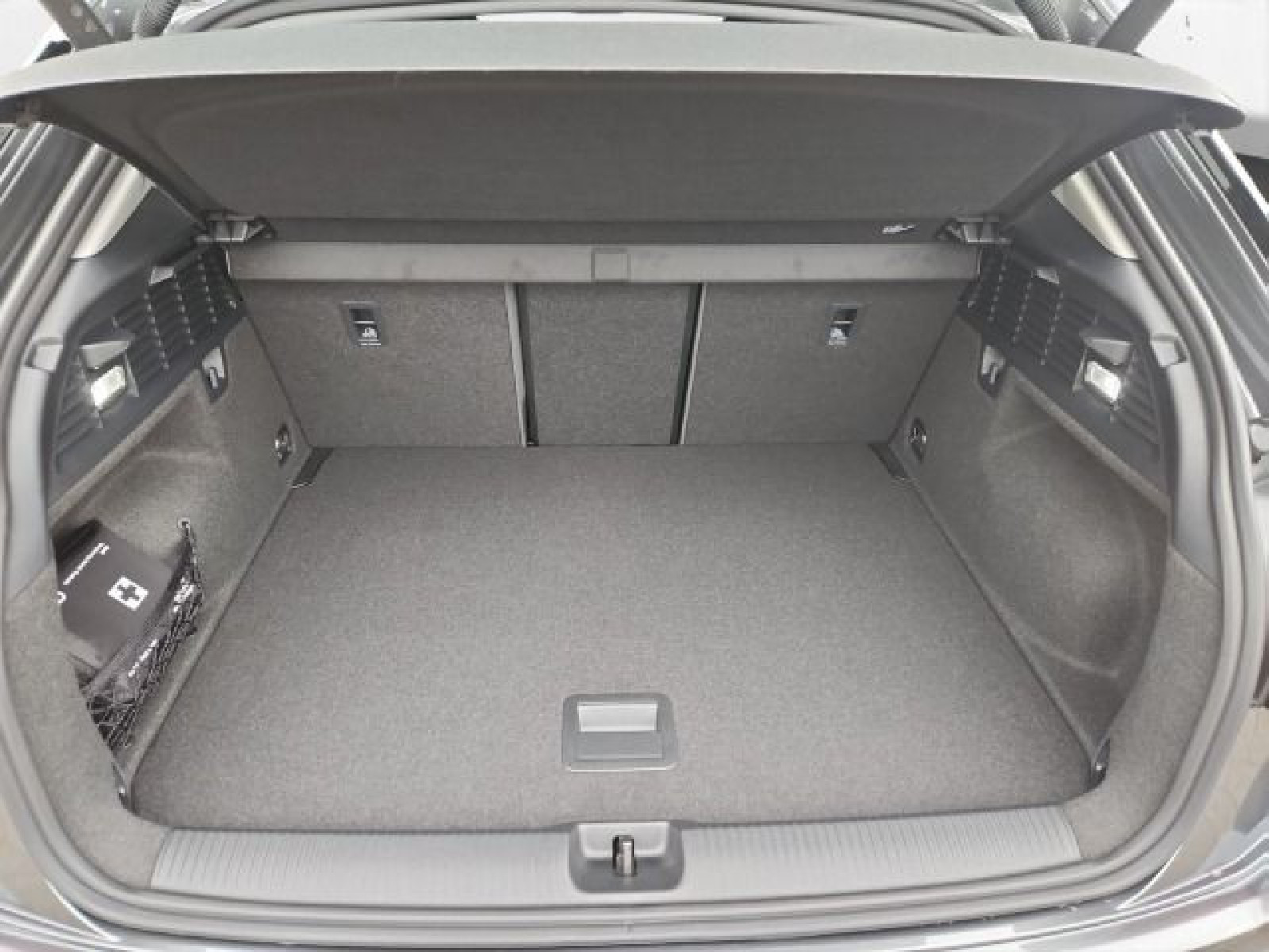 Audi - Q2_21