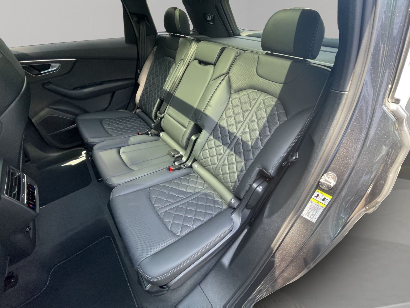 Audi - Q7_16