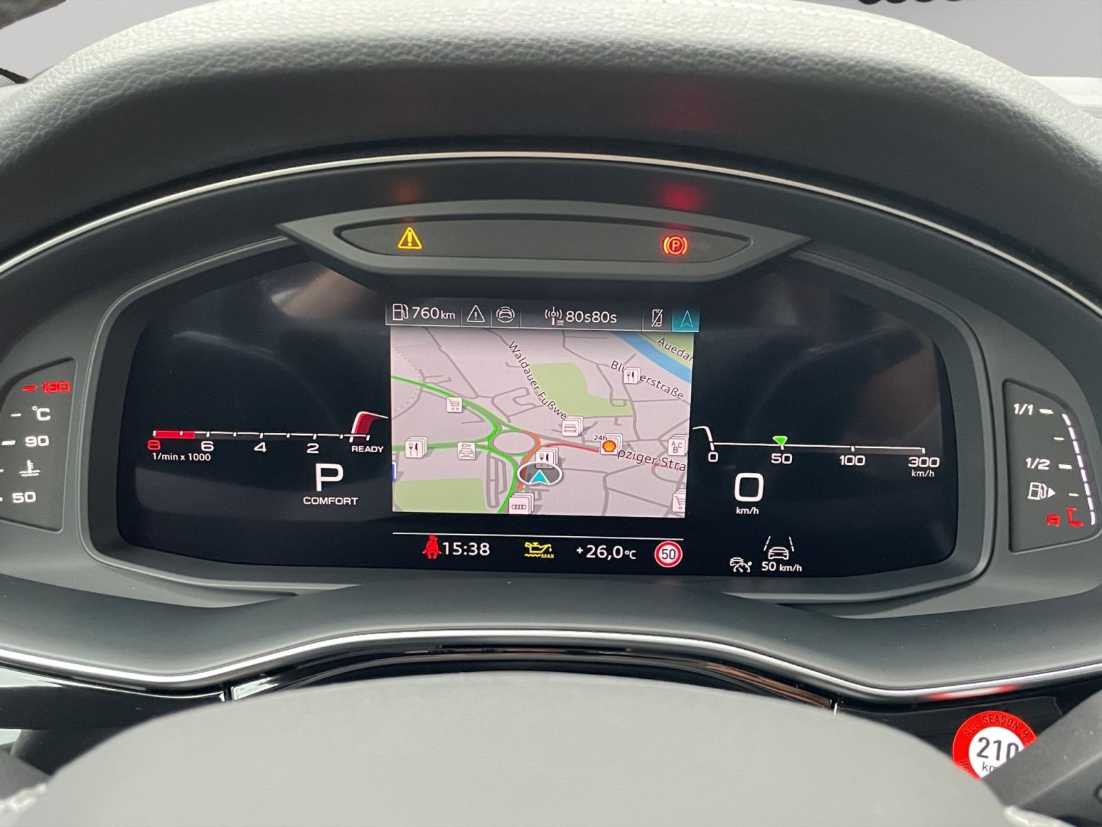 Audi - Q8_13