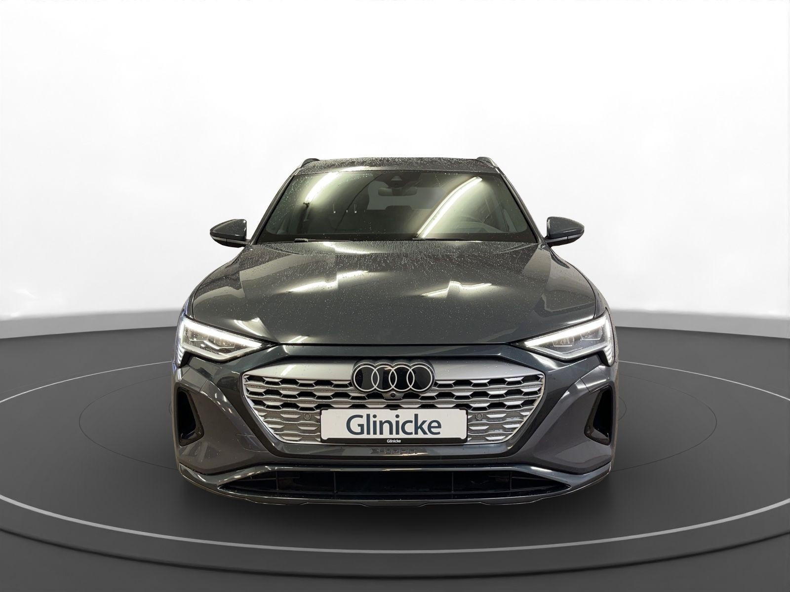 Audi - Q8 Sportback e-tron_3